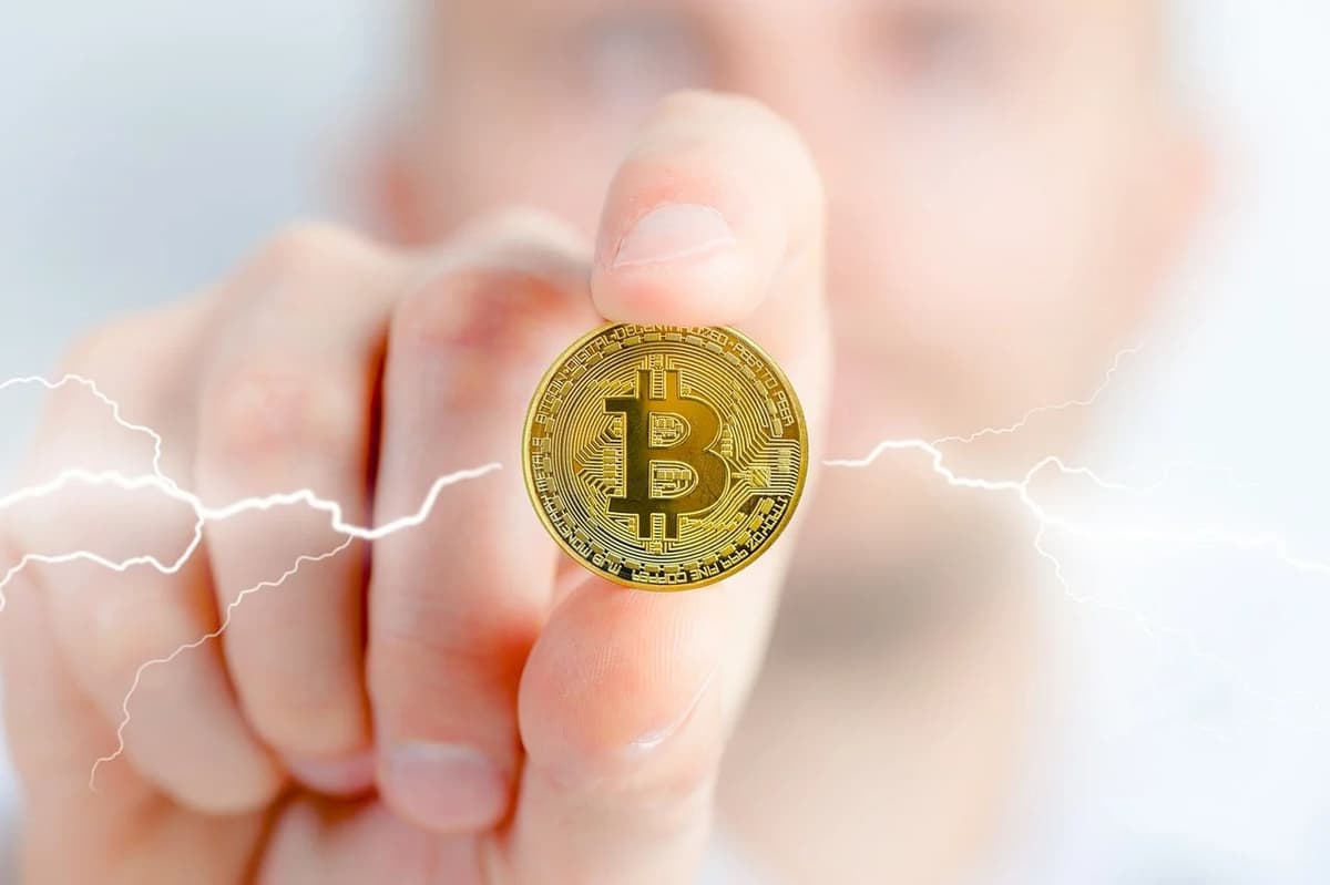 حرکت بازار بیت‌کوین به سمت محیط کم‌اهرم – معنا و تبعات آن