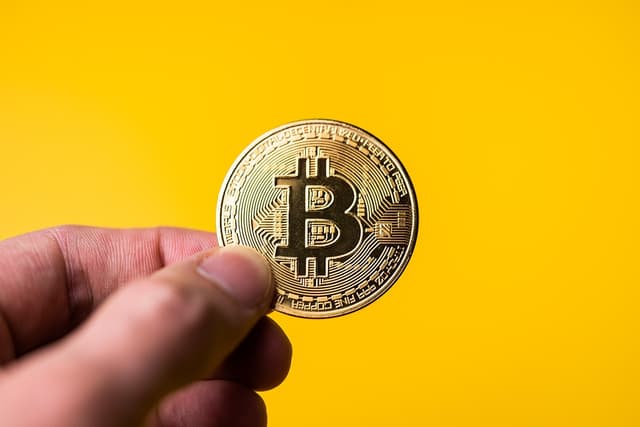 خروج سرمایه از ETF بیت‌کوین، تقاضای نهادی را مجدداً در کانون توجهات کلان قرار داد