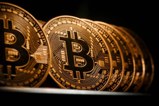بازار بیتکوین در معرض ریست سودآوری احتمالی با خروج بیشتر کوینها از منطقه سودآور